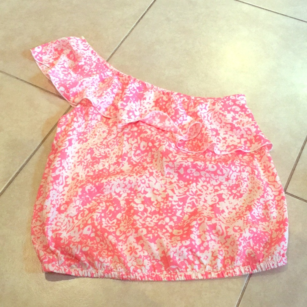 One shoulder shirt